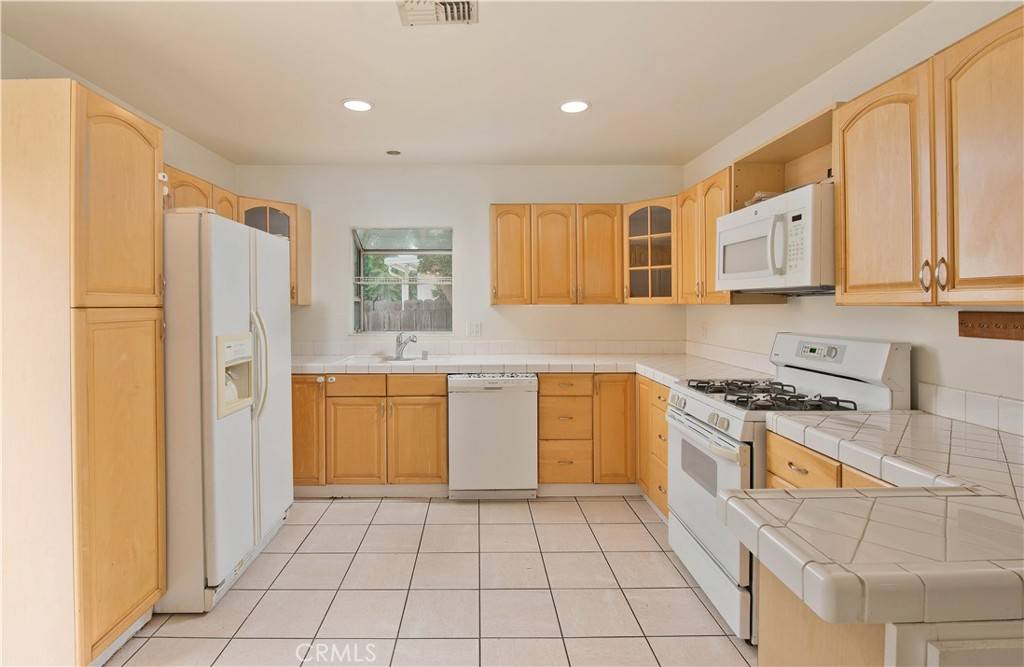 Encino, CA 91316,17420 Collins ST