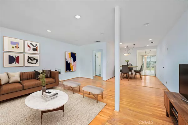 Encino, CA 91316,17420 Collins ST