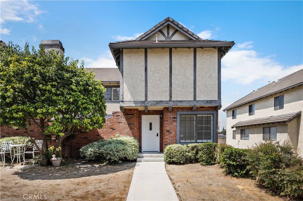 8211 Winnetka AVE #201, Winnetka, CA 91306