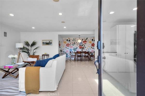 Woodland Hills, CA 91364,4698 Morro DR