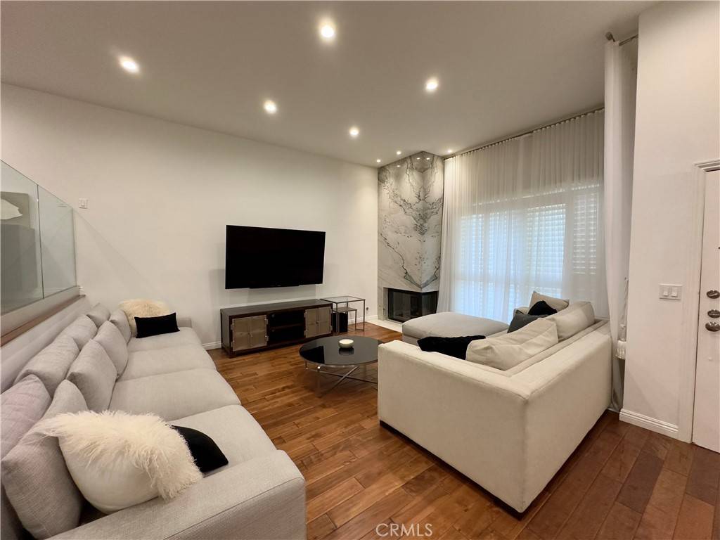 Encino, CA 91316,5533 Edward E Horton LN #3