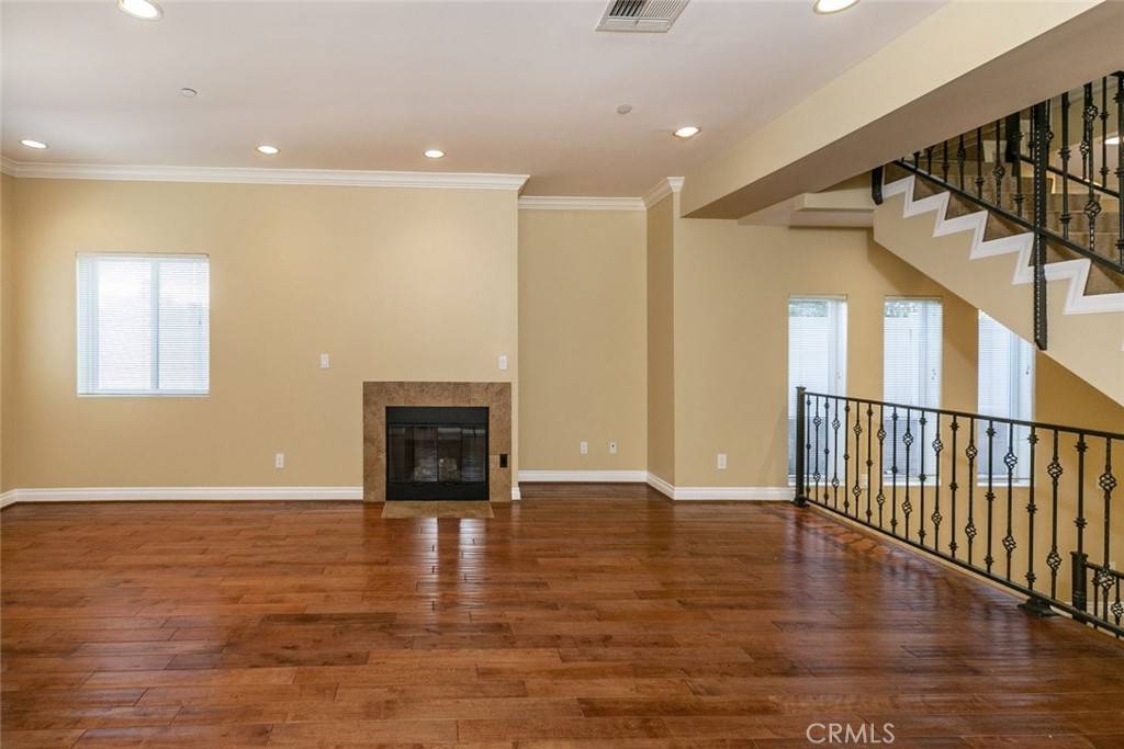 Agoura Hills, CA 91301,5241 Colodny DR #301