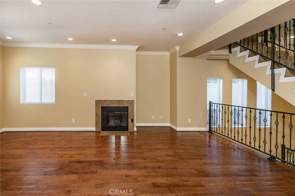 Agoura Hills, CA 91301,5241 Colodny DR #301