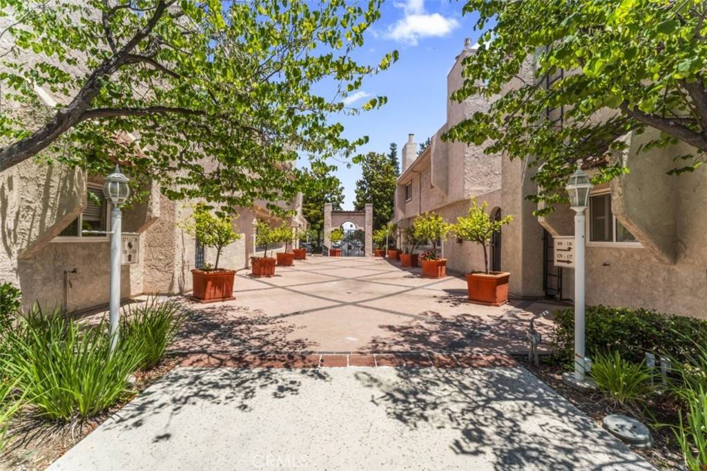 Encino, CA 91316,5401 Zelzah AVE #114