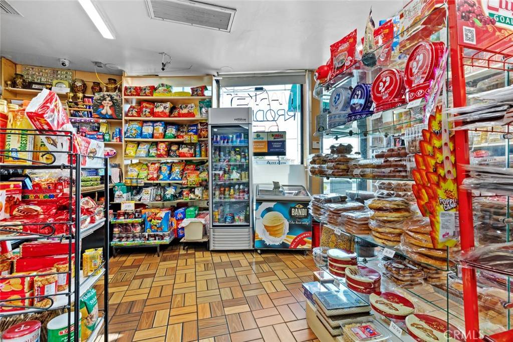 Burbank, CA 91502,906 S Gkenoaks BLVD