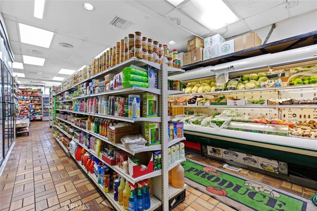 Burbank, CA 91502,906 S Gkenoaks BLVD