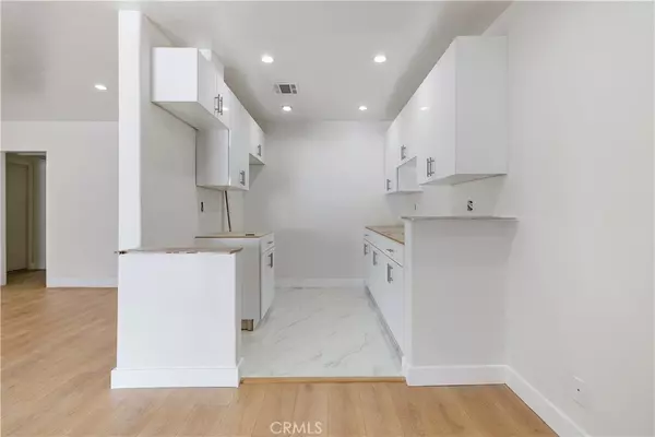 Northridge, CA 91325,17956 Schoenborn ST