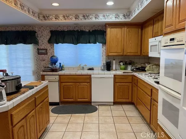 Northridge, CA 91324,18759 Mayall ST