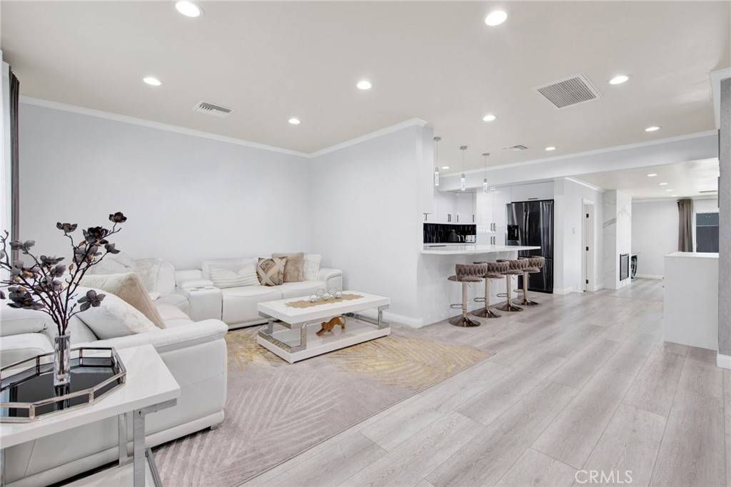 North Hollywood, CA 91606,6251 Willowcrest AVE
