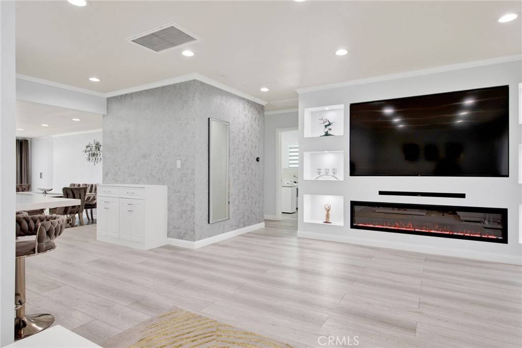 North Hollywood, CA 91606,6251 Willowcrest AVE