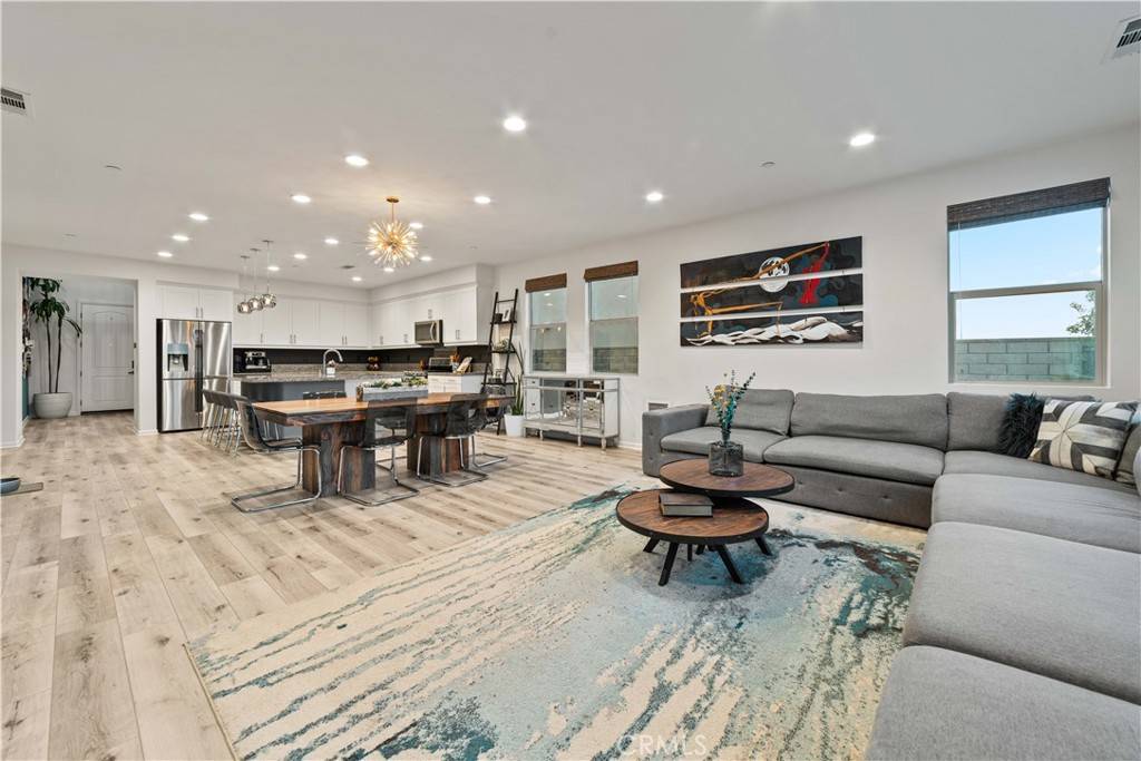Canyon Country, CA 91387,25176 Golden Maple DR