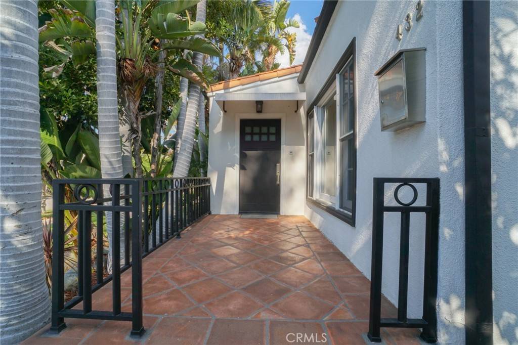 Los Angeles, CA 90036,432 S Orange DR