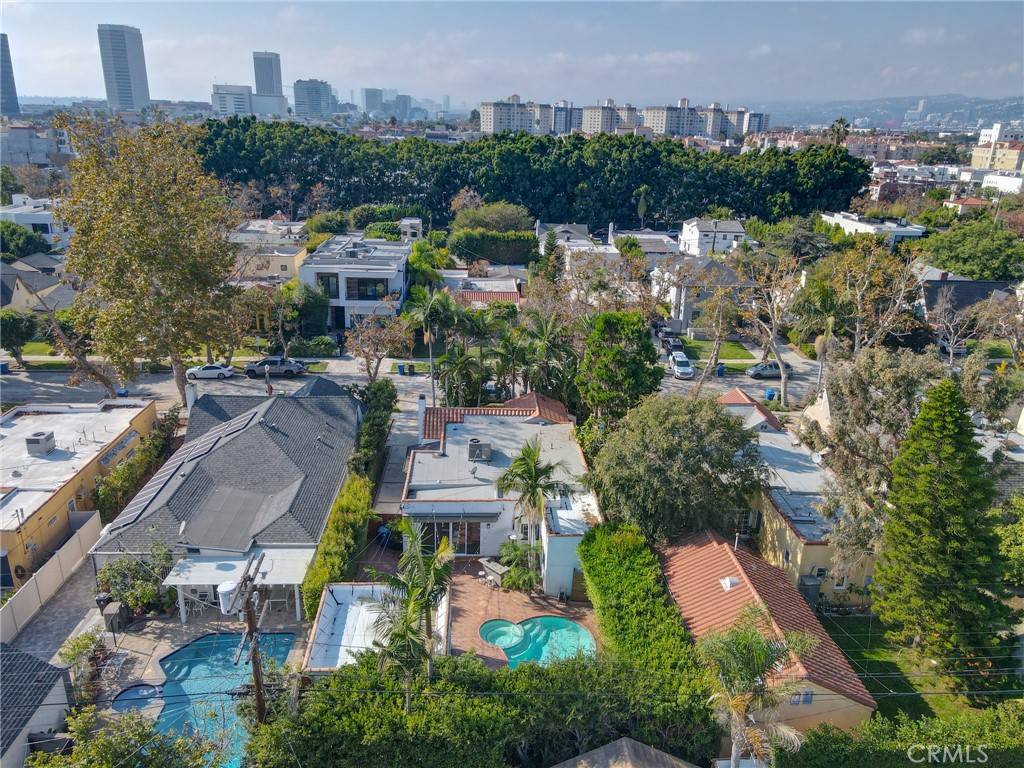 Los Angeles, CA 90036,432 S Orange DR
