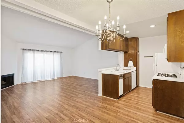 Encino, CA 91316,5500 Lindley AVE #206