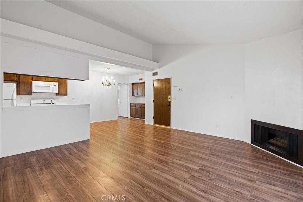 Encino, CA 91316,5500 Lindley AVE #206