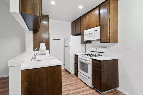 Encino, CA 91316,5500 Lindley AVE #206