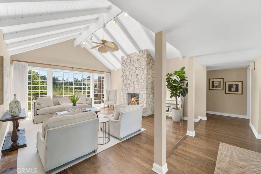 Encino, CA 91316,4423 Portico PL