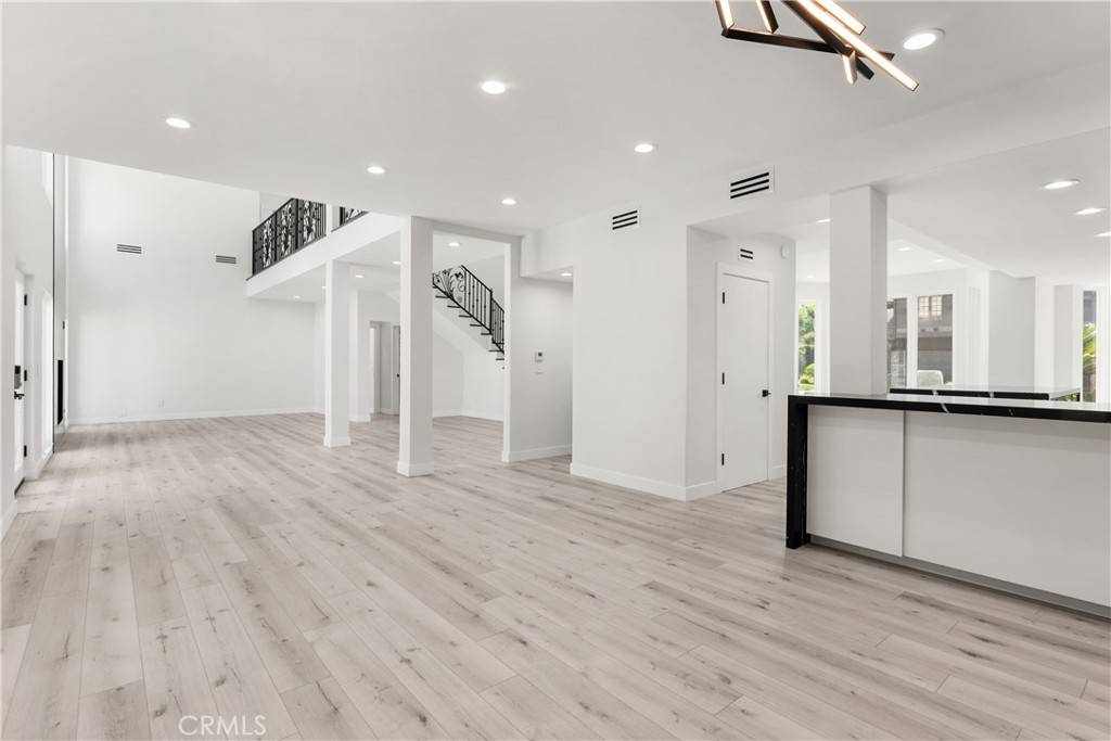 Woodland Hills, CA 91367,5965 Nora Lynn DR
