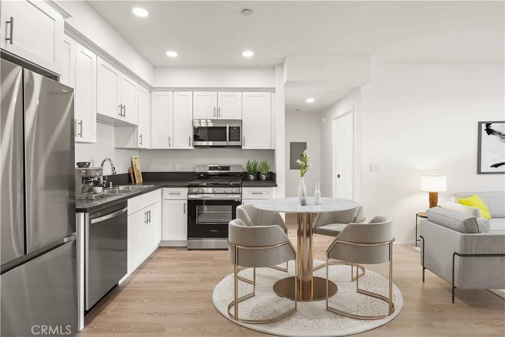 North Hollywood, CA 91606,11714 Archwood ST #305