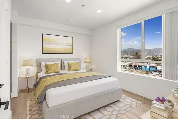 North Hollywood, CA 91606,11714 Archwood ST #306