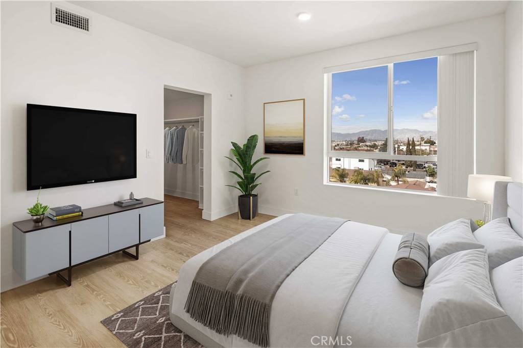 North Hollywood, CA 91606,11714 Archwood ST #308