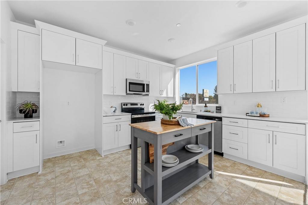 North Hills, CA 91343,9419 1/2 N Sepulveda Blvd. #1