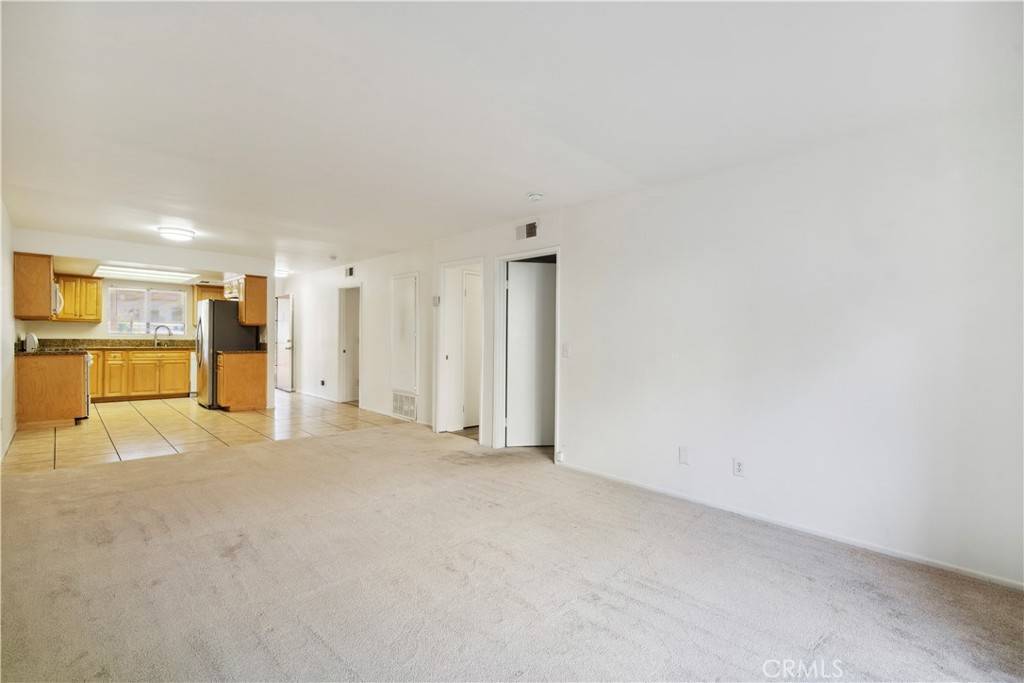 Thousand Oaks, CA 91362,1745 Los Feliz DR #2