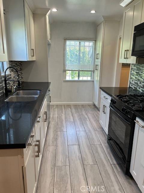 Tarzana, CA 91335,18409 Bessemer ST