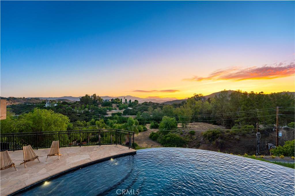 24410 Mulholland, Calabasas, CA 91302