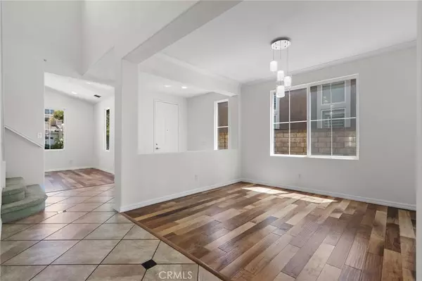 Valencia, CA 91354,24058 Via Vista