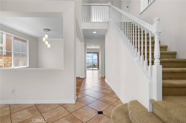 Valencia, CA 91354,24058 Via Vista