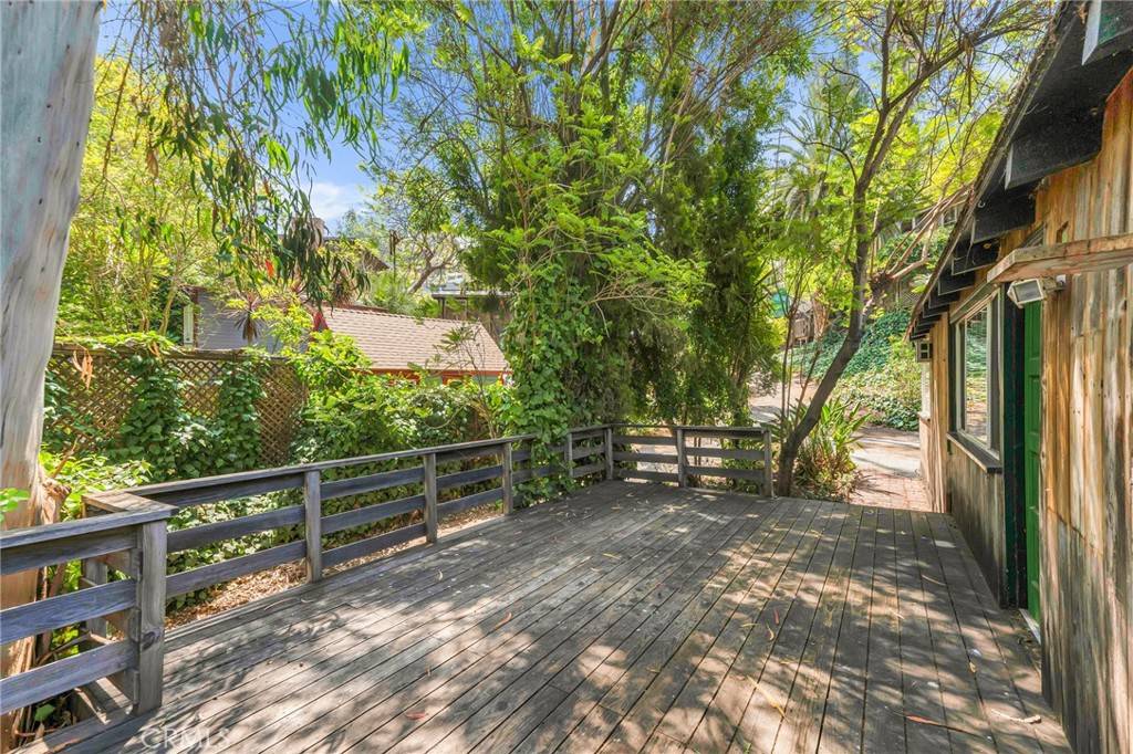 Los Angeles, CA 90068,6324 Deep Dell PL
