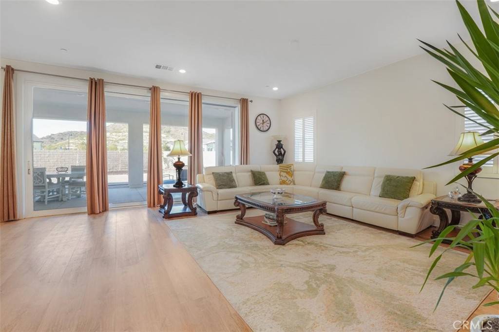 Castaic, CA 91354,24501 Via Sendero