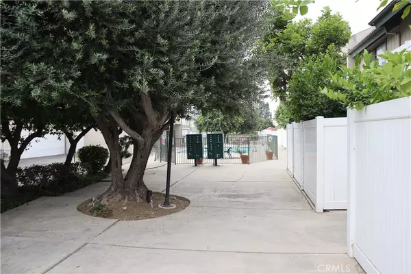 Canoga Park, CA 91304,8341 De Soto AVE #10