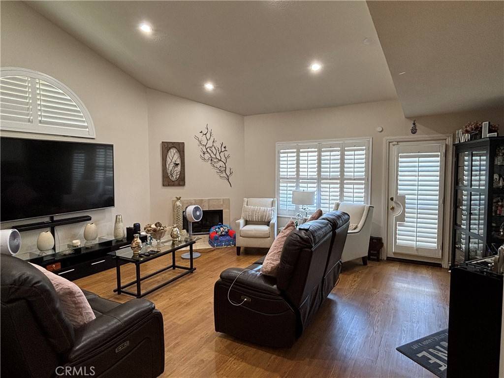 Winnetka, CA 91306,19928 Chase ST #2