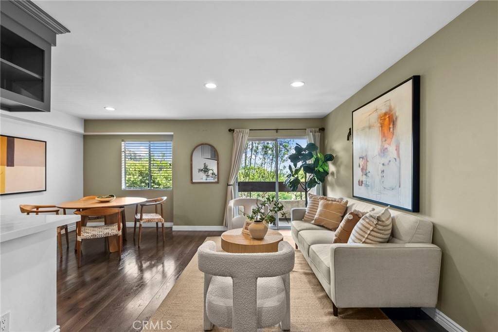 Los Angeles, CA 90068,2700 Cahuenga BLVD E #3104