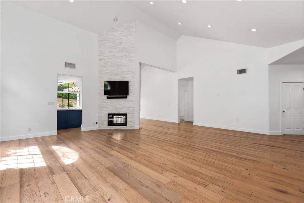 Westlake Village, CA 91362,729 Maywood CT