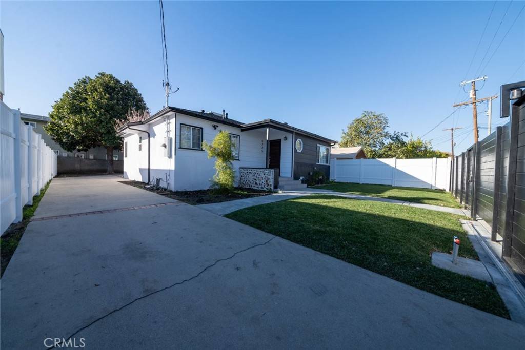 Van Nuys, CA 91411,6225 Noble AVE