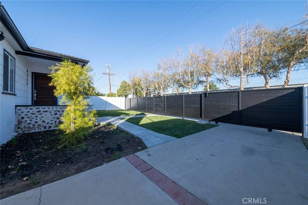 Van Nuys, CA 91411,6225 Noble AVE