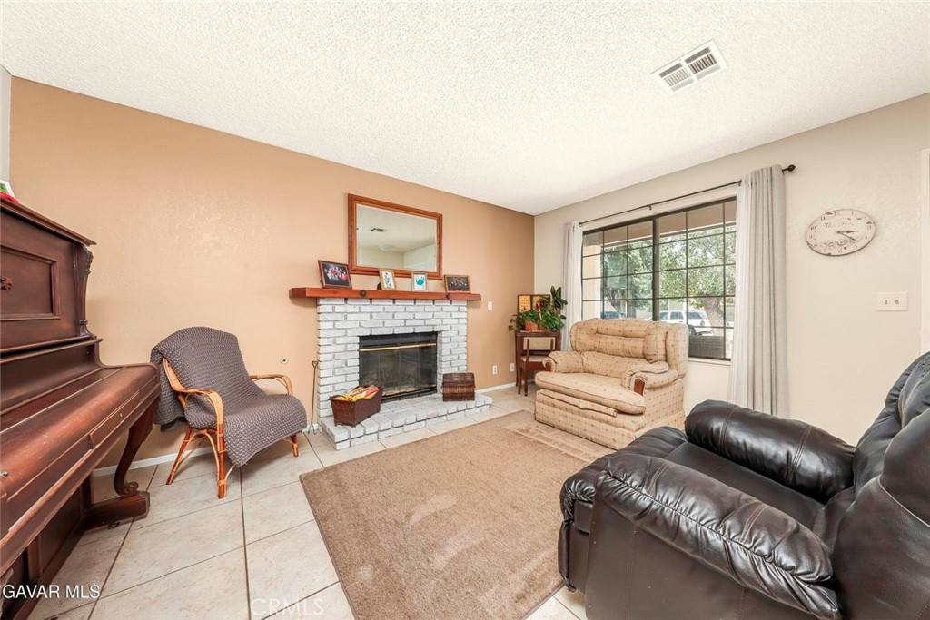 Lancaster, CA 93535,1037 Herzel AVE