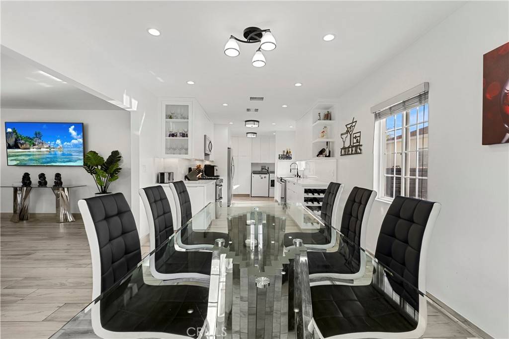 Encino, CA 91316,5030 Newcastle AVE