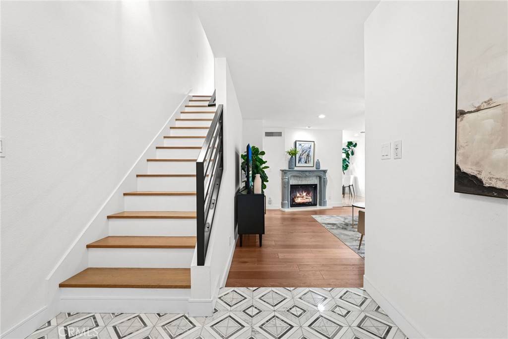 Burbank, CA 91504,9403 Via Yolanda