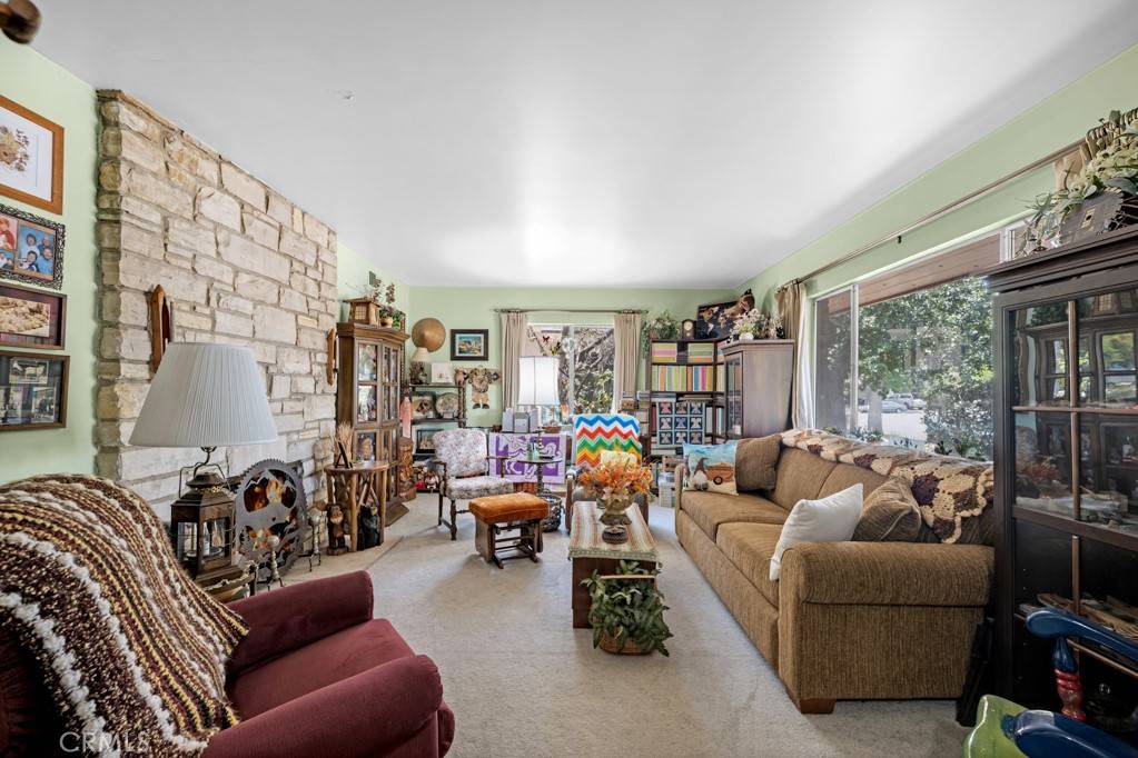 San Fernando, CA 91345,15043 Tuba ST