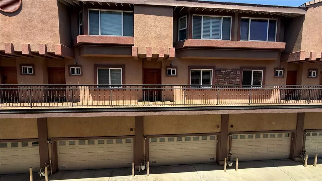 Agoura Hills, CA 91301,5241 Colodny DR #403