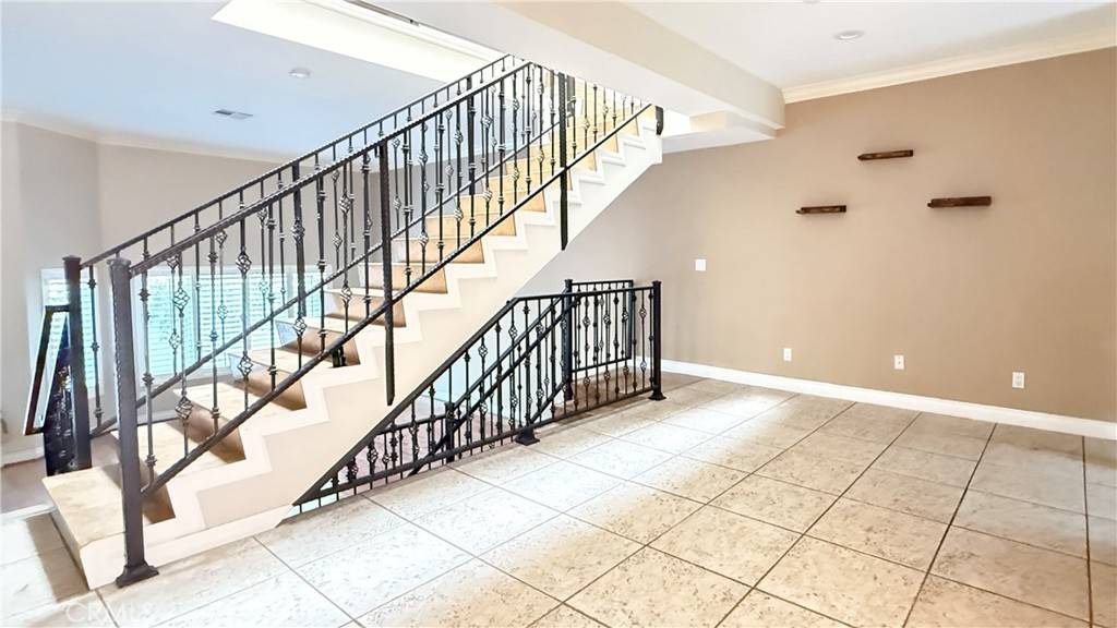 Agoura Hills, CA 91301,5241 Colodny DR #403