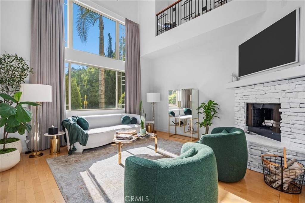 Tarzana, CA 91356,18330 Hanan CT