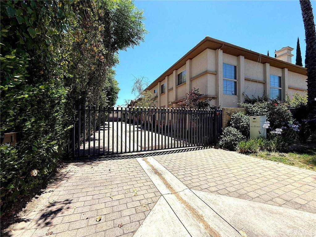 Tarzana, CA 91356,18330 Hanan CT