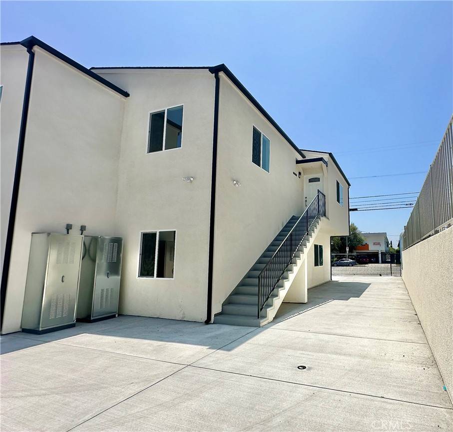 North Hollywood, CA 91605,7726 1/2 Laurel Canyon BLVD