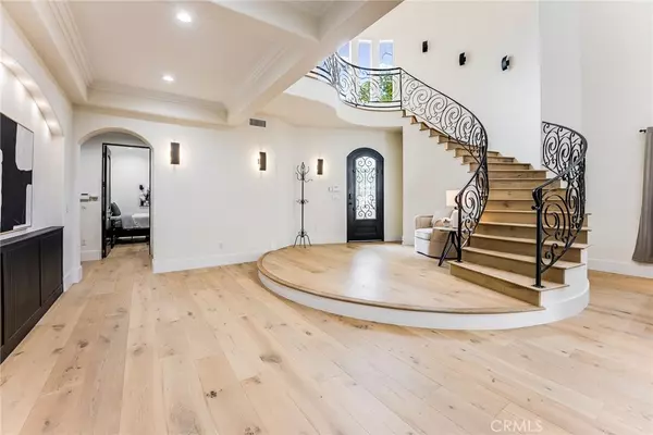 Woodland Hills, CA 91367,23123 Oxnard ST
