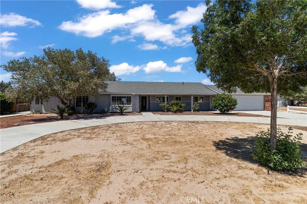 2125 W Ave N8, Palmdale, CA 93551